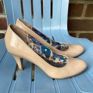 Madden girl beige/nude patent heels pumps